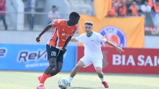 Ngoại binh Pape Omar lập hattrick trên sân 7 người Quốc gia