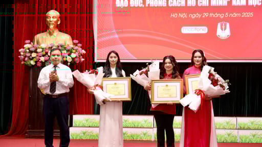 Nữ sinh Ngoại thương giành giải Nhất cuộc thi về Bác Hồ: 'Em tự hào là người Nghệ An'