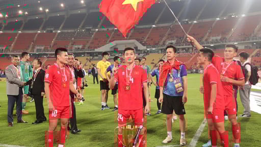 Tiền vệ Nguyễn Hai Long và câu chuyện “tái ông thất mã'
