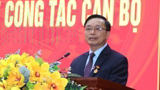 Phó Bí thư Thường trực Tỉnh ủy và Chủ tịch UBND tỉnh Cao Bằng nghỉ hưu trước tuổi