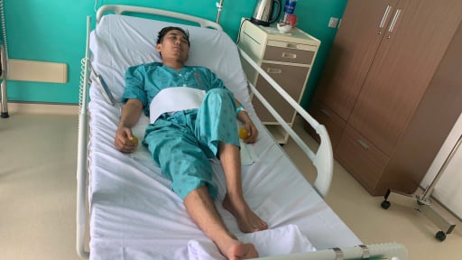 Bán nhà không đủ tiền ghép gan cho chồng, vợ khóc ngất cầu cứu