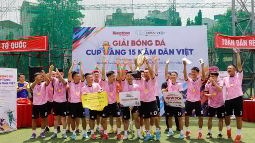 Bế mạc giải bóng đá Cup Vàng 15 năm Dân Việt: Khép lại một mùa giải đầy cảm xúc