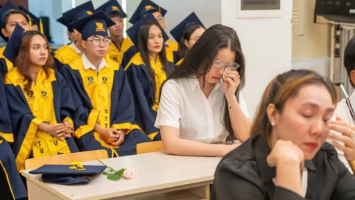 Nam sinh không đến dự lễ tốt nghiệp đại học và câu chuyện khiến mọi người rơi nước mắt