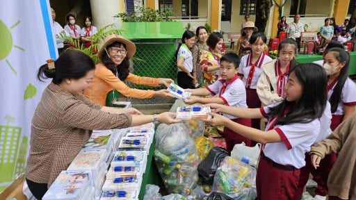 Phân loại rác tại nguồn: Cách làm hay, hiệu quả ở Sóc Trăng, Bình Định, 'đi từng ngõ, gõ từng nhà'