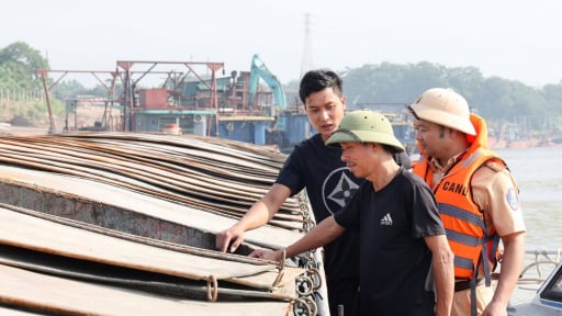  Phú Thọ ra quân tổng kiểm soát phương tiện khai thác, vận chuyển cát, sỏi