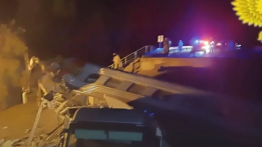 Nga: Cầu vượt ở tỉnh biên giới với Ukraine bị sập đè vào đoàn tàu hỏa chạy qua, nghi do hành động khủng bố