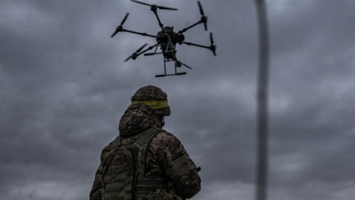 Ukraine phóng UAV tấn công 4 sân bay Nga, hơn 40 máy bay quân sự bị hư hại
