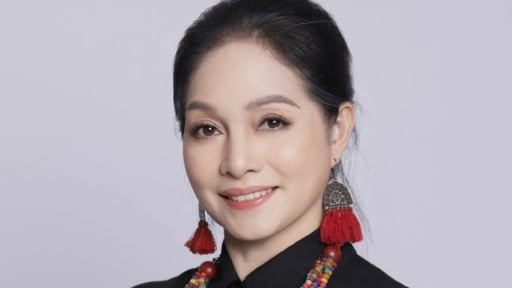 Nghệ sĩ Nhân dân mang hàm Đại tá có 10 học trò là Nghệ sĩ Ưu tú, lấy chồng đến 6 năm mới có con