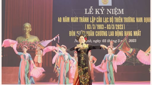 Nghệ sĩ Nhân dân quê Nam Định được Bộ trưởng Bộ Ngoại giao tặng thơ, 4 lần gặp Chủ tịch Hồ Chí Minh