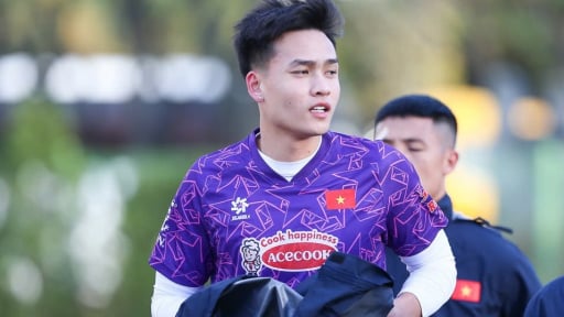Bùi Hoàng Việt Anh và Nguyễn Thanh Bình xin rút, vì sao HLV Kim Sang-sik bình thản?