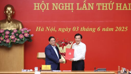 Bộ trưởng, Chủ nhiệm Văn phòng Chính phủ nhận quyết định của Bộ Chính trị đảm nhiệm thêm trọng trách