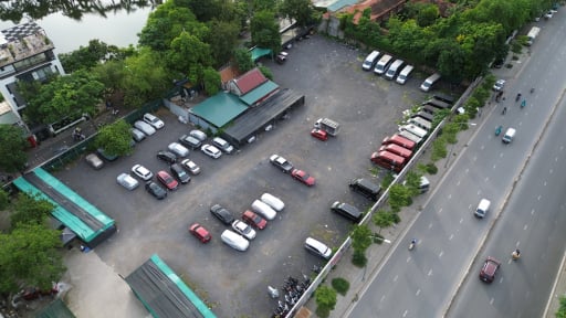 'Đất vàng' bỏ hoang ghi tên Tân Hoàng Minh ở quận Tây Hồ biến thành bãi xe ô tô