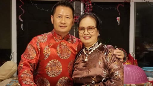 Mẹ ca sĩ Bằng Kiều từ chối nhận váy giá 80 triệu của nữ tỷ phú tha thiết muốn tặng