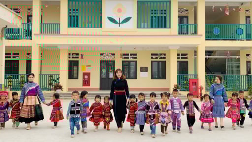 Lào Cai có nhiều chính sách đặc thù hỗ trợ học sinh, giáo viên vùng khó khăn, khu vực biên giới