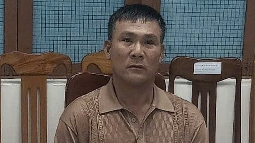 Tài xế lái ô tô xuống bãi biển Tuy Hòa, Phú Yên, bấm còi inh ỏi buộc dân nhường đường: 'Mong tha thứ'