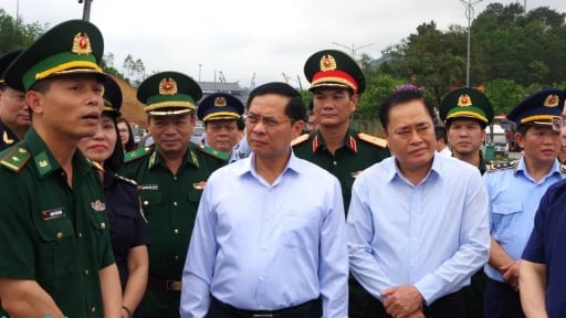 Phó Thủ tướng: Xử lý nghiêm cán bộ, công chức, sỹ quan thiếu trách nhiệm trong công tác chống hàng giả