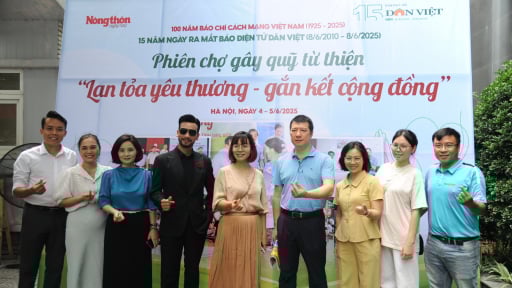 TRỰC TIẾP: BLV Quang Huy, ca sĩ Kelvin Chính tạo sức hút tại “Phiên chợ gây quỹ từ thiện” 15 năm Dân Việt