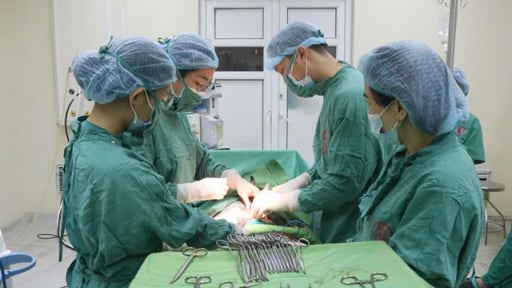 Cụ bà gần 100 tuổi bị u nang buồng trứng vẫn được phẫu thuật an toàn