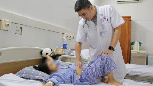 Bất ngờ bé 6 tuổi được phát hiện u quái buồng trứng kích thước lớn hiếm gặp
