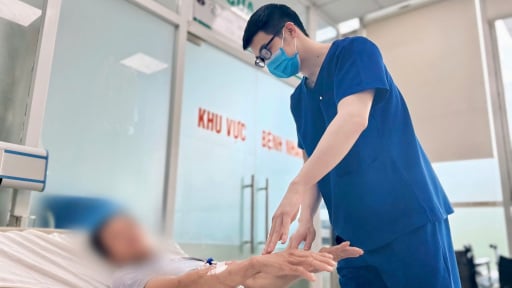 Làm việc dưới nắng nóng hơn 40 độ, thợ xây lên cơn co giật, rối loạn ý thức vì sốc nhiệt