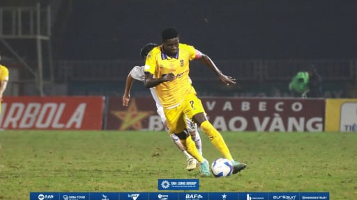 Nhà tài trợ rút lui, 'siêu ngoại binh' Michael Olaha rời SLNA?