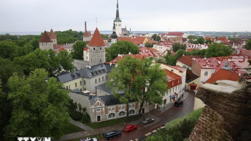 Thủ tướng Phạm Minh Chính và Phu nhân tham quan khu phố cổ Tallinn của Estonia
