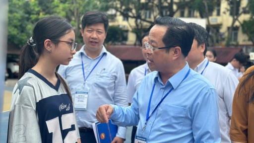 Sáng nay, hơn 103.000 thí sinh Hà Nội căng thẳng làm thủ tục dự thi vào lớp 10 năm 2025