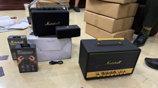 Triệt phá kho hàng giả thương hiệu Marshall, Emberton, Omega, Orient...ở Hà Nội