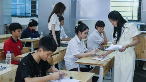 Chỉ đạo của Chủ tịch Hà Nội về kỳ thi tốt nghiệp THPT 2025, tuyển sinh 10 và 3 cấp 