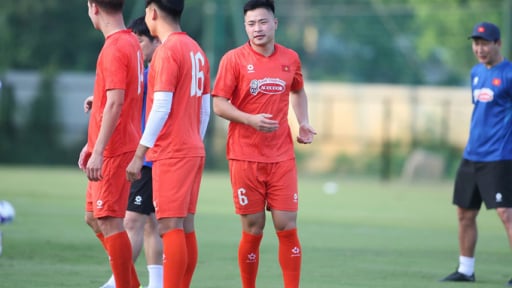 Hé ộ về cầu thủ 'đen đủi nhất' ĐT Việt Nam