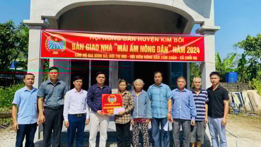 Hội Nông dân tỉnh Hòa Bình chung tay xóa nhà tạm, thắp sáng niềm tin cho hội viên nông dân