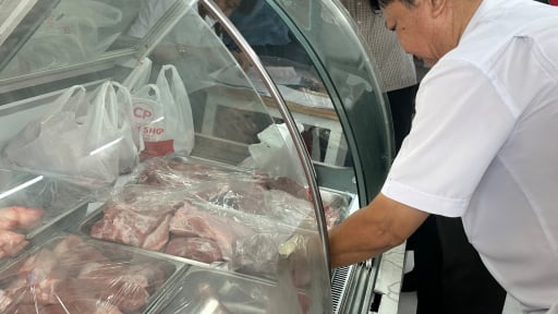 Ba cửa hàng tại Sóc Trăng của Công ty C.P. bị xử phạt sau khi bị tố bán heo
bệnh