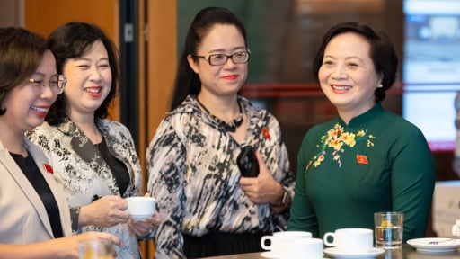 Nhiều cảm xúc tại nghị trường thời khắc Quốc hội bấm nút thông qua sáp nhập tỉnh
