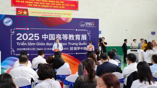 Học sinh, sinh viên hào hứng tham gia phỏng vấn 1-1, tìm cơ hội du học tại Triển lãm Giáo dục Đại học Trung Quốc 2025