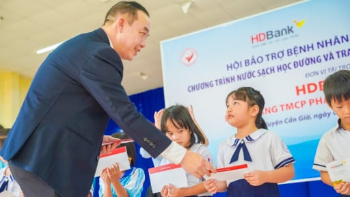 5 tháng đầu năm, HDBank tặng 2.000 căn nhà tình thương