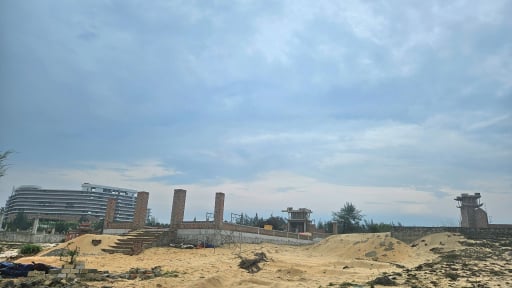 Quảng Bình: Lăng mộ trái phép mọc hàng loạt trên đất rừng phòng hộ ven biển