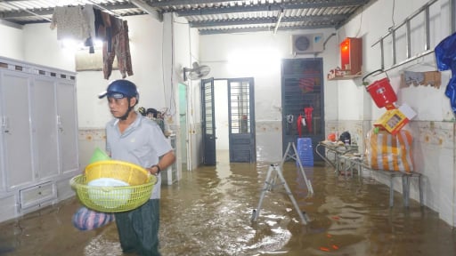 Người dân sơ tán trong đêm, Đà Nẵng 'điểm mặt' các điểm nóng ngập úng