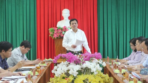 Trước giờ sáp nhập với tỉnh Quảng Ngãi, tỉnh Kon Tum làm việc với lãnh đạo huyện Đăk Hà về các việc liên quan đến sáp nhập