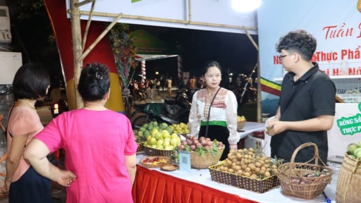 Ngay Hà Nội có chợ đặc sản vùng cao, la liệt quả đặc sản đang ngon nhất mùa này