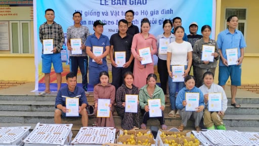 Trao sinh kế, cùng nông dân huyện Như Xuân thoát nghèo bền vững