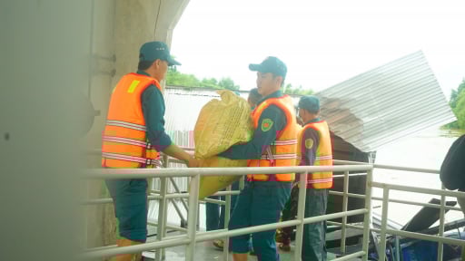Huy động hàng trăm cán bộ, chiến sĩ ngăn vỡ đập ở Đà Nẵng