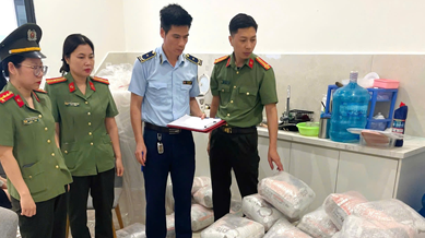 Công an tỉnh Hưng Yên triệt phá cơ sở sản xuất, kinh doanh thức ăn cho mèo có dấu hiệu giả thương hiệu Catsrang