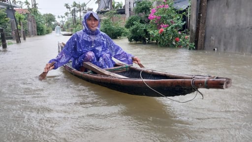  Huế ngập lũ diện rộng do mưa lớn, có nơi ngập sâu 1m, hơn 25.000ha lúa bị nhấn chìm 