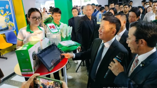 Phó Thủ tướng Hồ Đức Phớc khai mạc Lễ hội Không tiền mặt 2025 đầy sống động