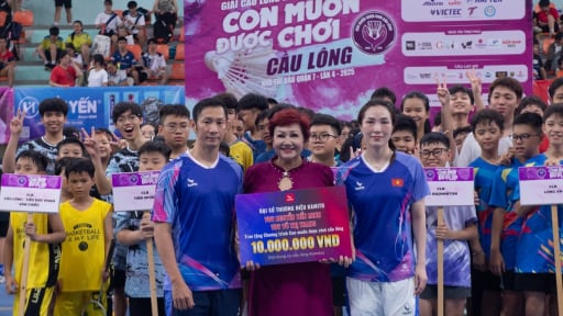 Vợ chồng Tiến Minh chung tay nuôi giấc mơ cầu lông cho thiếu nhi vùng xa