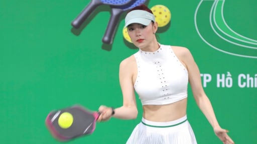 Minh Hằng nóng bỏng trên sân pickleball, khán giả trầm trồ