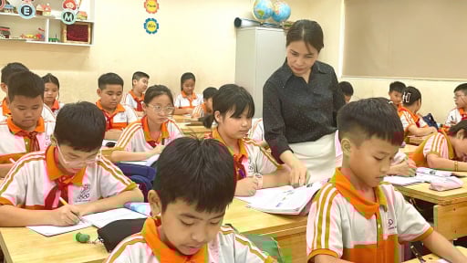 Thông qua Luật Nhà giáo, xếp lương nhà giáo cao nhất: 'Giáo viên cả nước cảm thấy rất vui'