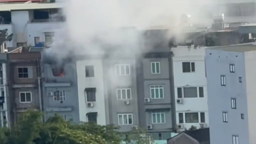 Cháy dữ dội sau tiếng nổ lớn ở KĐT Văn Phú, Hà Nội, 2 người tử vong