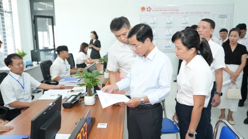Chủ tịch TP.Huế kiểm tra vận hành thử chính quyền địa phương 2 cấp, yêu cầu lắng nghe dân nhiều hơn