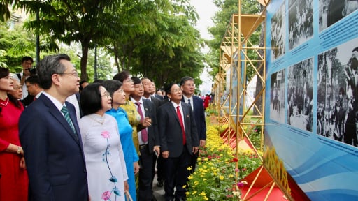 Những hình ảnh lịch sử hào hùng 100 năm Báo chí Cách mạng Việt Nam